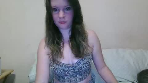 issamayy333 online show from October 21, 2:37 am