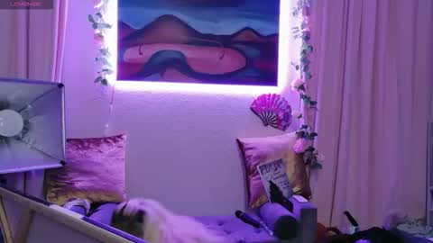 itsauroraborealis online show from May 26, 1:05 am