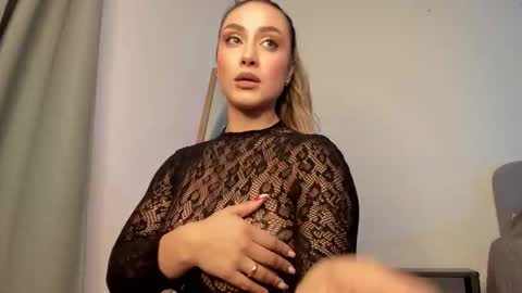 Isabella online show from February 6, 4:10 pm