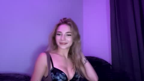 Danielle Rose online show from June 2, 2:12 am