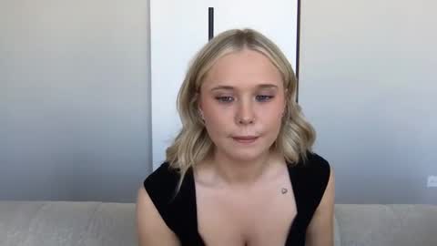 Snapshot of itsmadisynmae chatting on March 10, 5:29 pm OF  madisynmaee online show from March 10, 5:29 pm