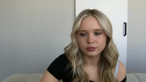 Snapshot of itsmadisynmae chatting on March 12, 6:43 pm OF  madisynmaee online show from March 12, 6:43 pm