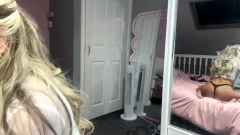 Lola online show from November 29, 4:55 pm