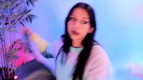 itsmroom online show from December 22, 1:25 pm