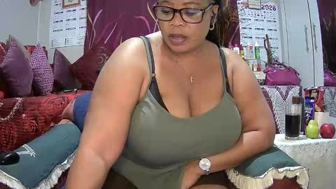 itumeleng74 online show from April 11, 6:11 pm