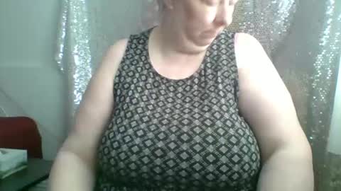 ivyjane3522 online show from May 17, 2:38 pm