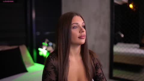 IvyRowa online show from December 6, 6:39 pm