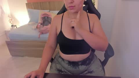 Iza online show from March 5, 2:14 am