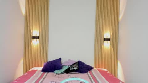 izelevans online show from February 3, 11:48 am