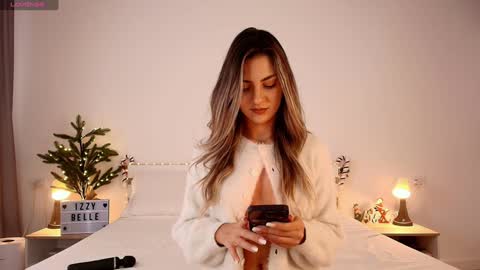 izy bellee online show from December 30, 8:43 am