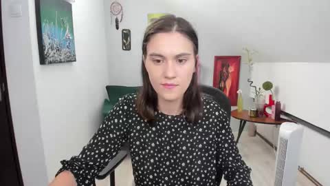 Izzy online show from September 17, 1:31 pm