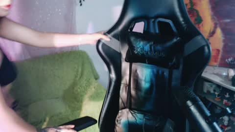 jade 18  online show from April 9, 5:43 am