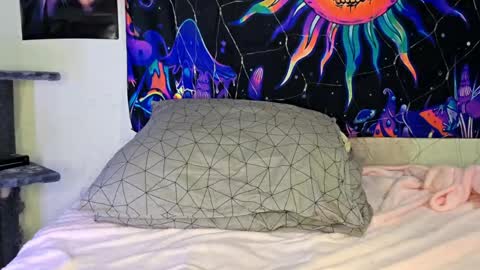 Sofia online show from April 17, 9:50 pm