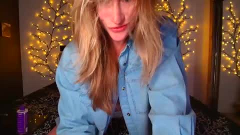 jadeamaryllis_ online show from April 14, 3:56 pm