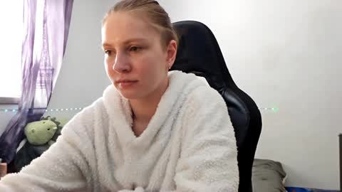 jaimeeosendorf online show from April 3, 11:41 am