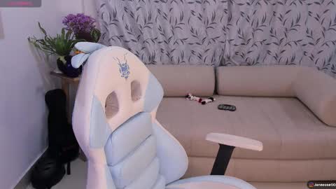 Snapshot of janee_lane chatting on October 19, 1:07 am Jane online show from October 19, 1:07 am