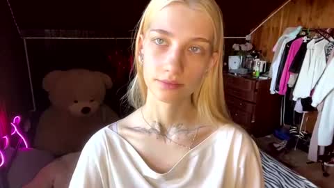 Elsa online show from August 3, 9:04 am