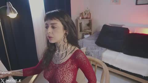   jmaybe e online show from December 1, 3:04 pm