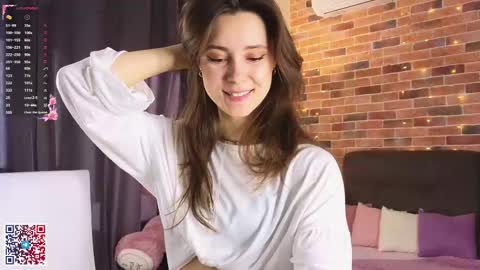 Snapshot of jasmindoroti chatting on October 23, 6:08 am Chloe online show from October 23, 6:08 am