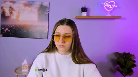 jasmine_fly online show from November 3, 9:35 am