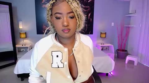 Instagram jasminecampbell1  online show from February 7, 1:59 pm