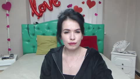 JasmineKouch online show from April 12, 7:55 am