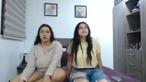 Jazmin and Scarlett online show from February 24, 9:52 am