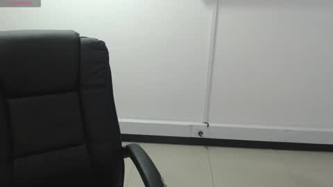 jenn online show from October 9, 9:41 pm