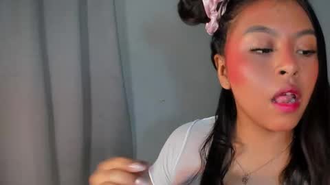 jenn_w10 online show from November 8, 12:32 pm