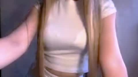 Caroline online show from May 22, 2:37 pm