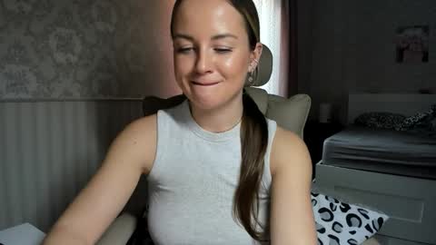 Jennifer online show from March 24, 3:39 pm