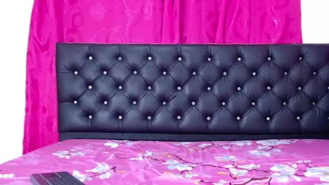 Sara  online show from October 18, 10:40 am