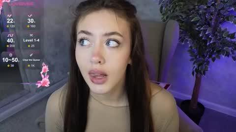 Jennifer online show from December 5, 8:14 am