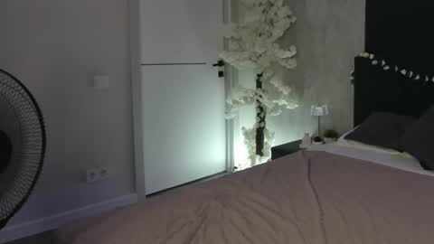 Jessica Jensen online show from July 13, 9:32 am