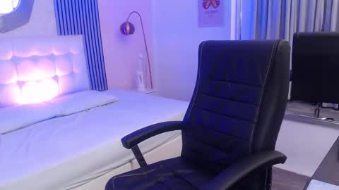 Your Sweet Angel online show from January 7, 8:01 pm