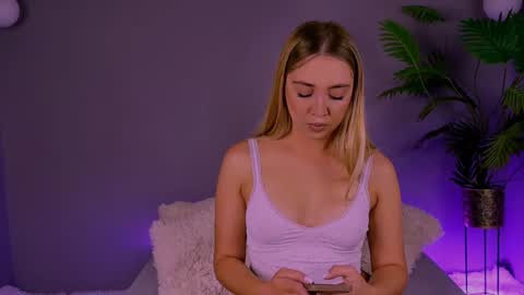 Snapshot of jessiellle chatting on October 23, 7:03 am jessiellle online show from October 23, 7:03 am