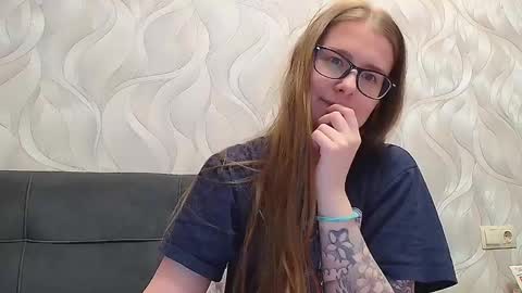 jessy_yng online show from October 31, 12:20 pm