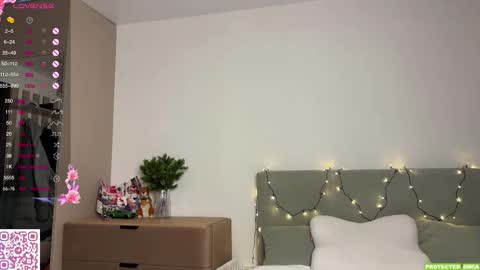 Mona online show from December 15, 2:44 pm