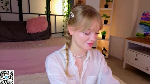 Gwen online show from March 12, 8:33 pm