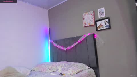 Snapshot of jhacky_sweet chatting on December 24, 12:55 am jhackelin  My independent account online show from December 24, 12:55 am