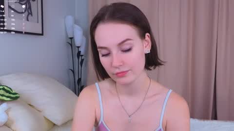 Snapshot of joancrumpton chatting on October 28, 2:39 am Alice in the country of dreams online show from October 28, 2:39 am