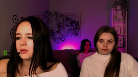 your fav girl online show from December 18, 11:59 am