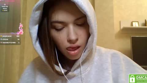 Jennifer online show from March 6, 9:32 pm