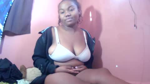 joenah012 online show from July 14, 1:05 pm