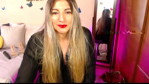 Jolie Mature online show from April 17, 9:50 pm