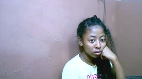 Snapshot of joliekah27 chatting on February 25, 1:09 am joliekah27 online show from February 25, 1:09 am