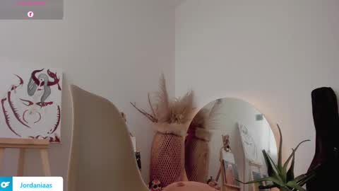 Snapshot of jordaniaa_ chatting on September 20, 6:17 pm Megan  OF Jordaniaas online show from September 20, 6:17 pm