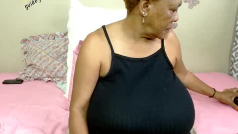 Snapshot of joycemando chatting on February 24, 5:52 am DairyQueen online show from February 24, 5:52 am