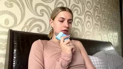 Lola online show from June 20, 6:17 am