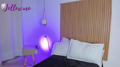 Juanita online show from December 15, 11:55 am